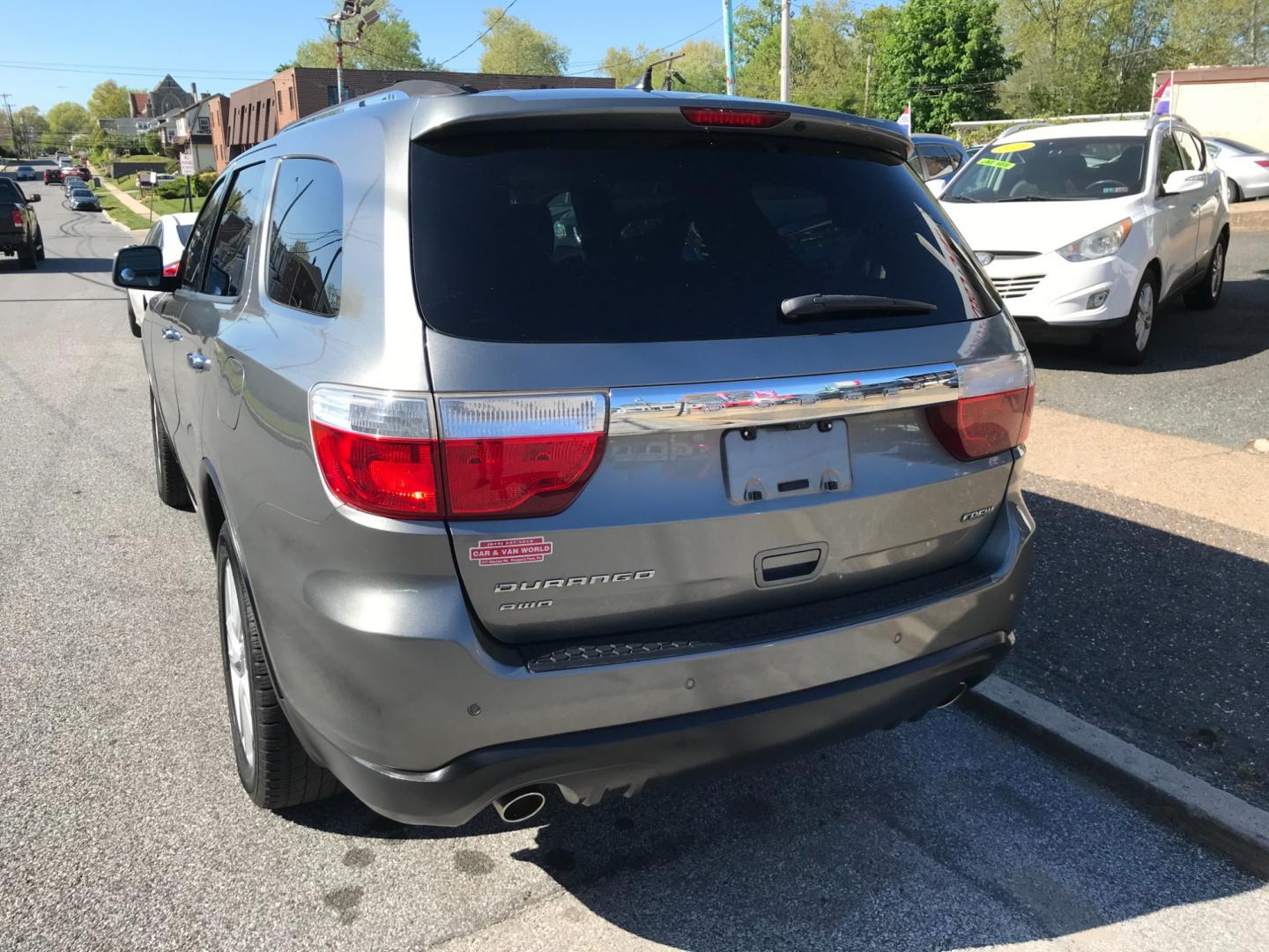 2011 Silver /Black Dodge Durango CREW (1D4SE4GT1BC) with an 5.7 V8 engine, Automatic transmission, located at 577 Chester Pike, Prospect Park, PA, 19076, (610) 237-1015, 39.886154, -75.302338 - Photo#5